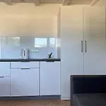 A Cozy House Near The Sea, Łazy