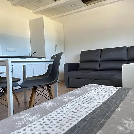 A Cozy House Near The Sea, Łazy