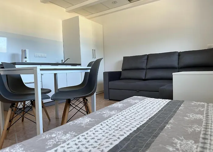 A Cozy House Near The Sea, Łazy